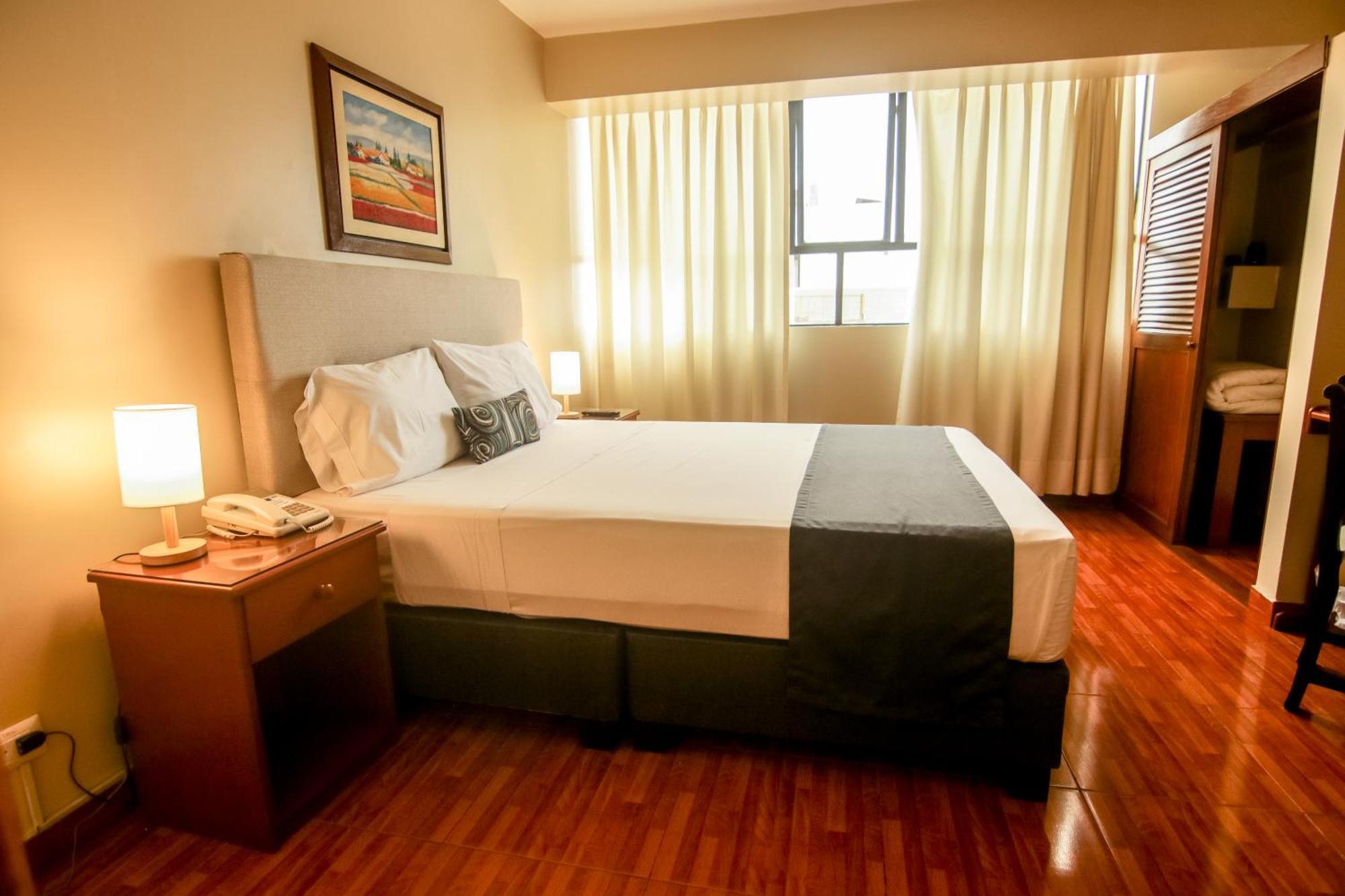 Epiqus Hotel Лима Экстерьер фото